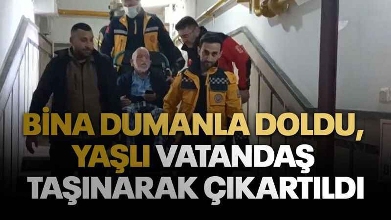Bina dumanla doldu, yaşlı vatandaş taşınarak çıkartıldı